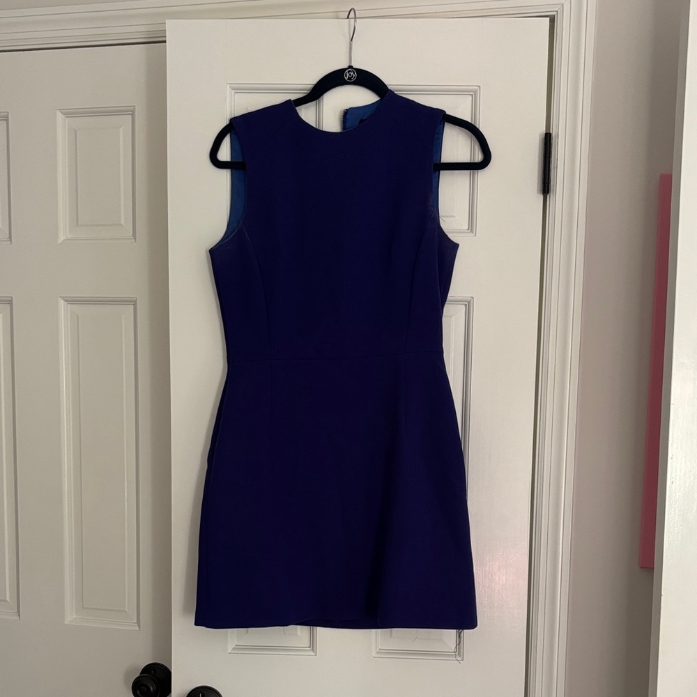 Elegant Blue Sleeveless Semi-Formal Dress